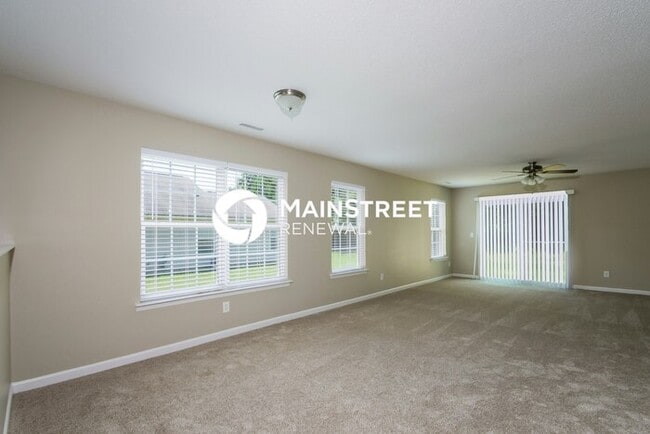 Building Photo - 4 Bedroom Pet-Friendly Home in Durham, NC with Main Street Renewal
