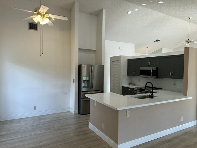 Building Photo - 9645 El Clair Ranch Rd