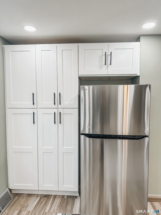 Building Photo - 264 Wilmot Ave