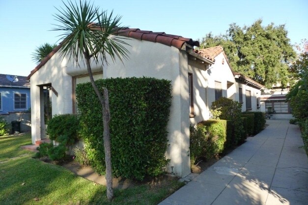 Foto del edificio - 5928-5932 Camellia Ave