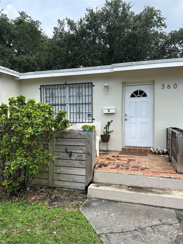 Foto principal - 360 NE 82nd St