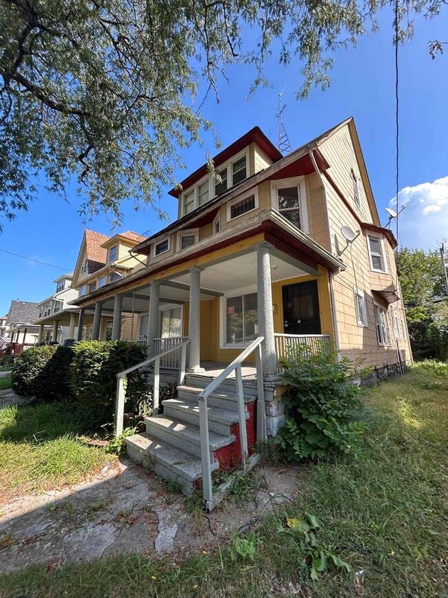 Building Photo - 2213 E 82nd St