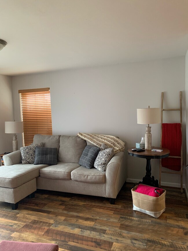 Foto del edificio - 3101 Spring Creek Ln
