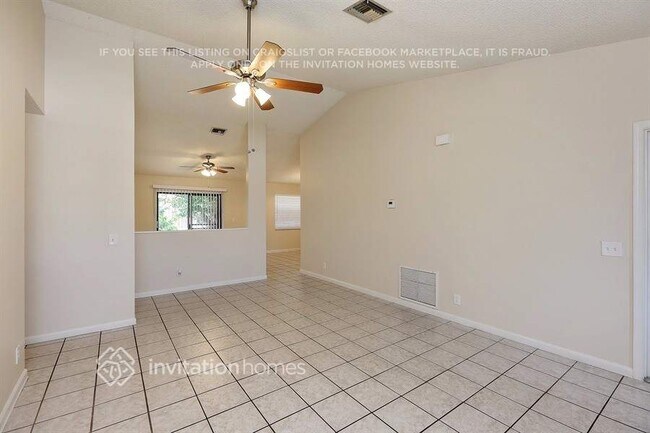 Foto del edificio - 4900 NW 92nd Ave