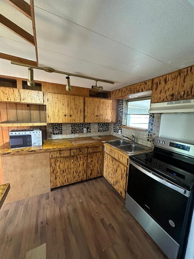 Foto del edificio - 1590 SW 65th Terrace