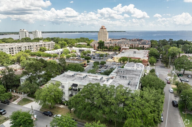 Building Photo - Chelsea-Riverside Condo