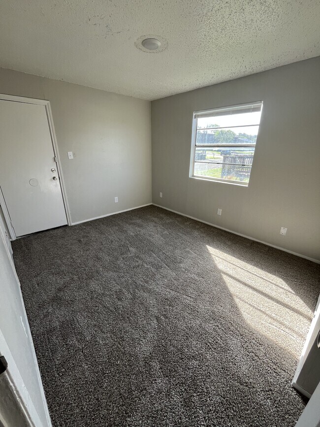 Foto del edificio - 706 Bracewood Cir