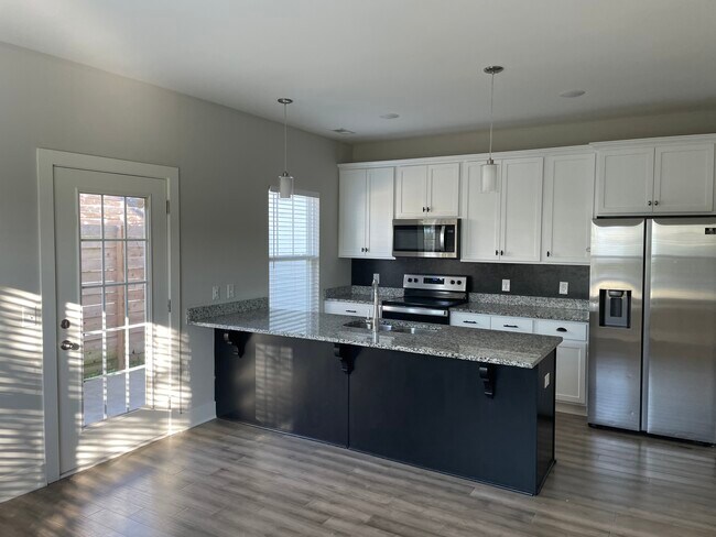 Foto del edificio - 2121 Bayport Ave
