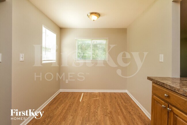 Foto del edificio - 201 W 10th St