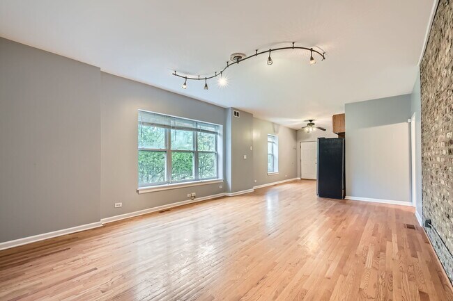 Foto del edificio - 4736 S St Lawrence Ave