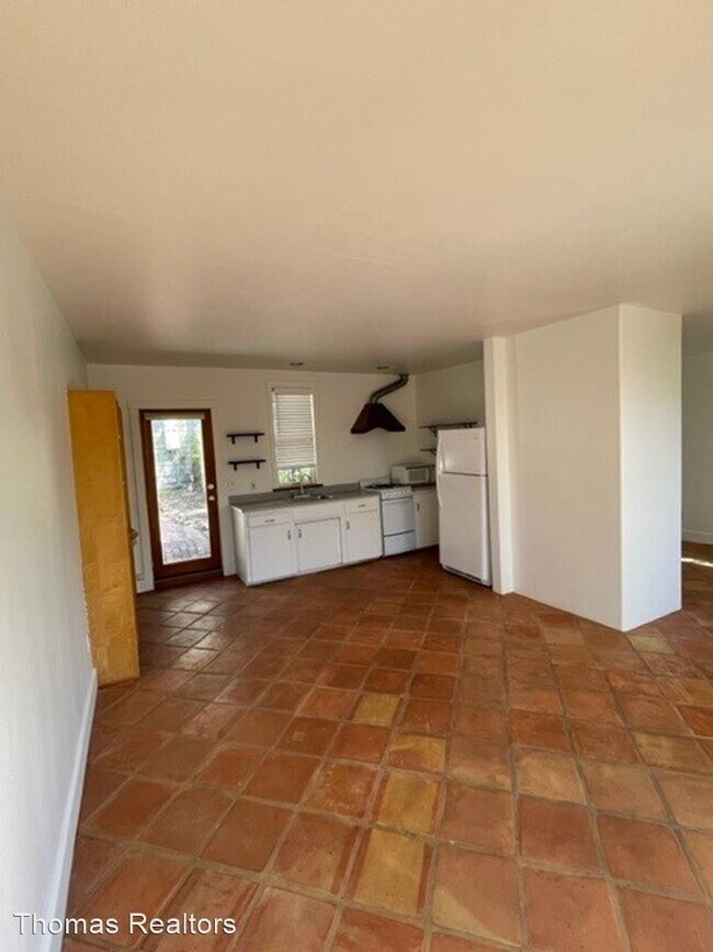 Building Photo - Studio, 1 bath House - 3521 1/2 Eugene Place