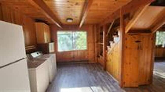 Building Photo - Charming mountain retreat nestled on Hekek...