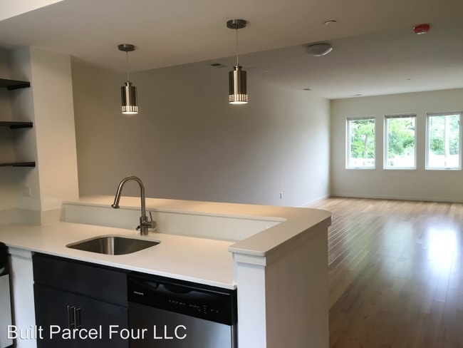 Building Photo - 2 br, 2 bath Apartment - 3 Seitz Terrace