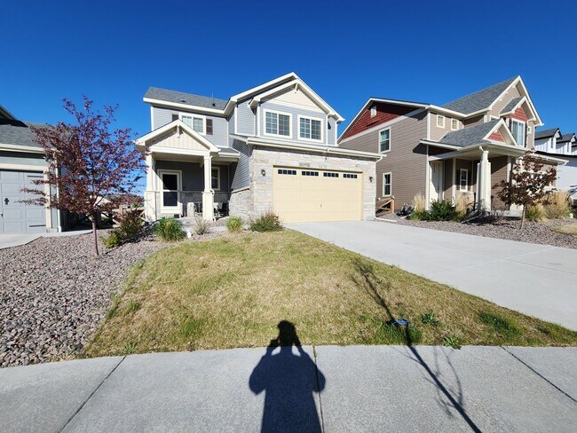 Building Photo - Beautiful, Modern 3 Bed 3 Bath Home in Ban...