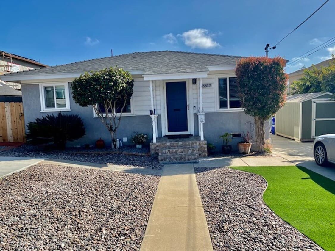 Primary Photo - Darling 2 bedroom, 1 bath Single Family Home