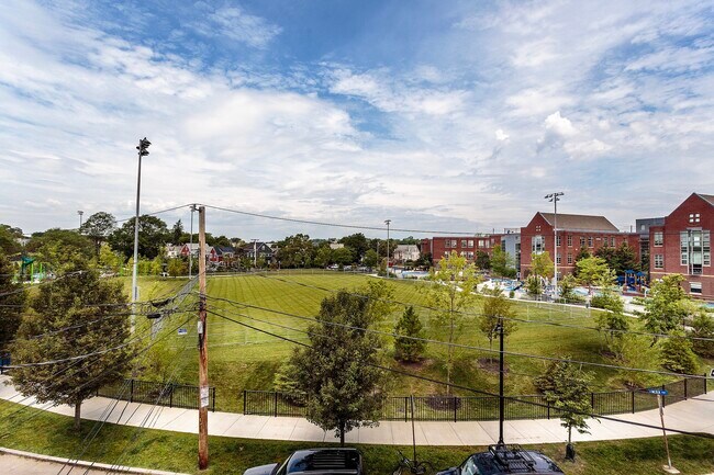 Building Photo - 18 Lincoln Pky