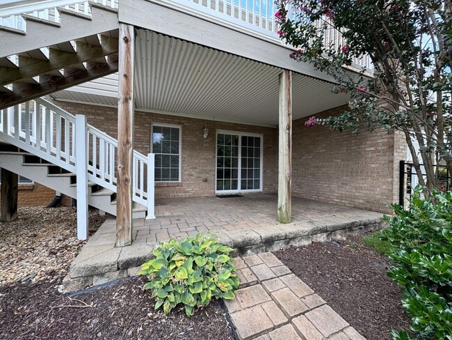 Building Photo - 4 Bedroom, 3 Bath Duplex in CrossKeys!