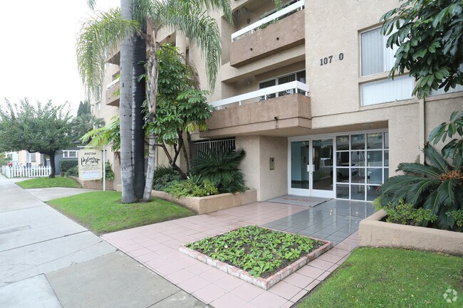 Front of building - 10750 Palms Blvd