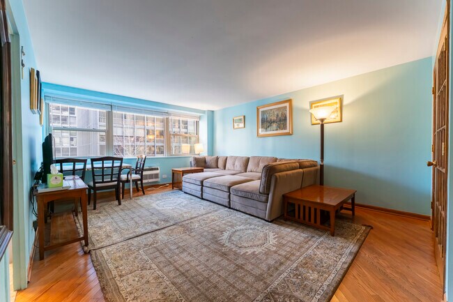 Foto del edificio - 253 E Delaware Pl