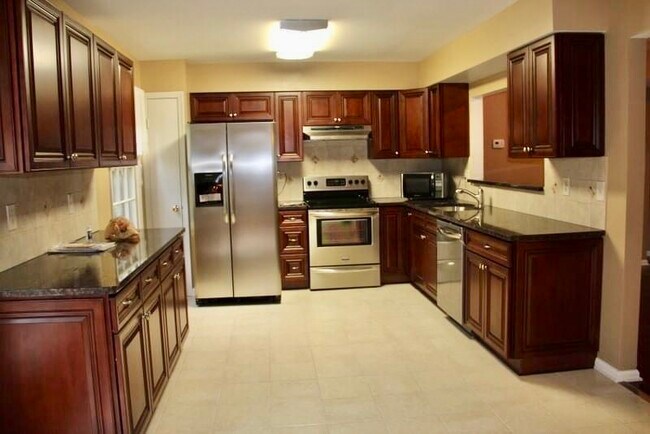 Foto del edificio - 9689 Scotch Haven Dr