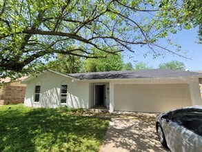 Building Photo - 1825 Southstone Ln