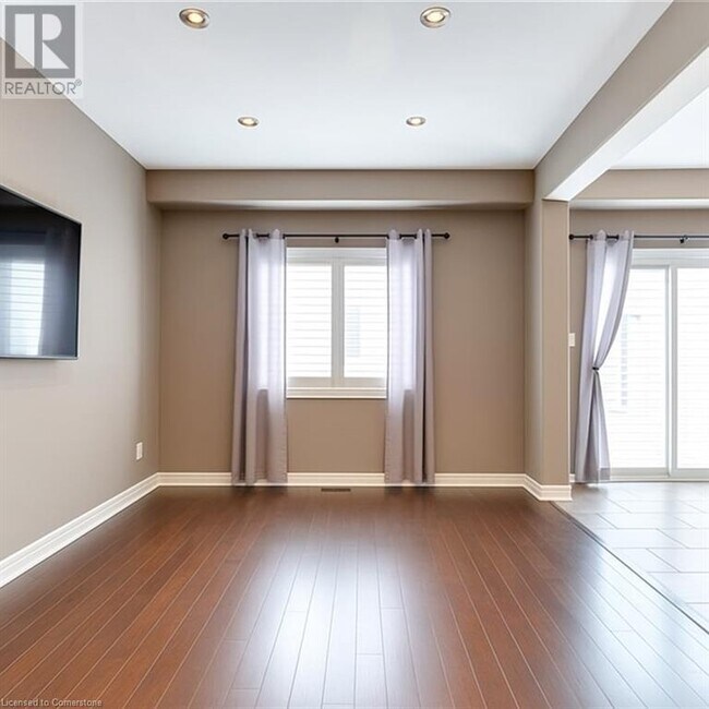 Building Photo - 313 Featherstone Crescent