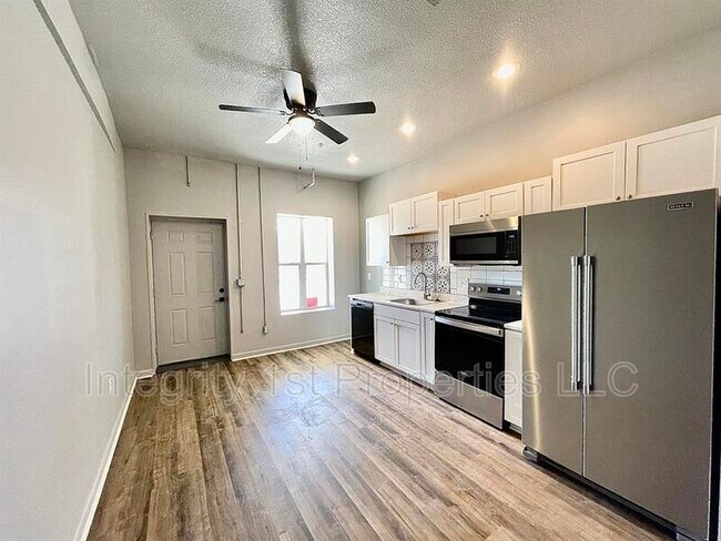 Foto del edificio - 740 Washington Blvd