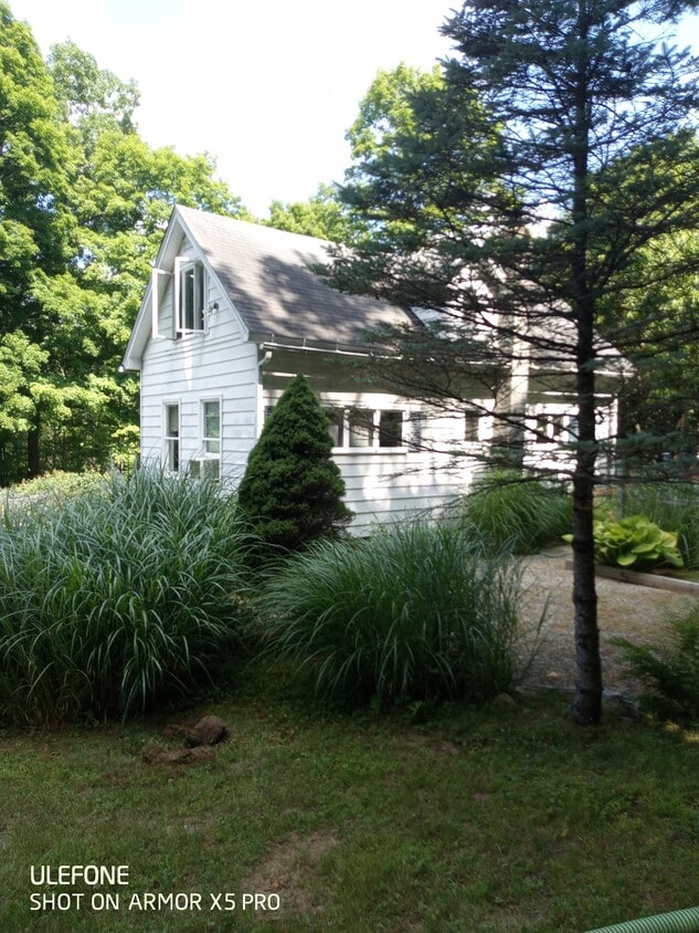 outside - 61 Christian St