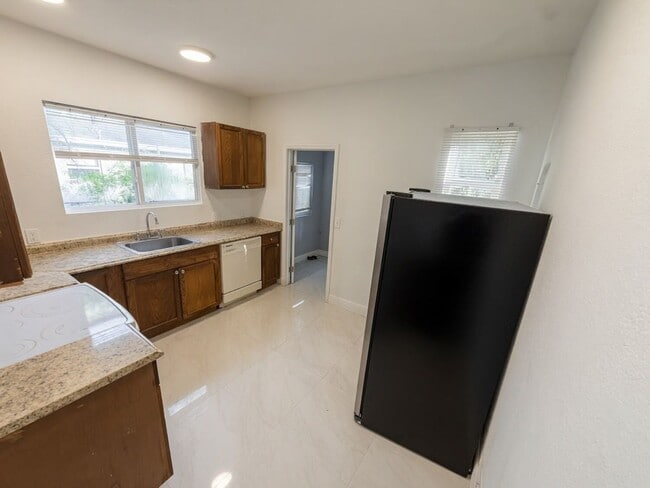 Photo - 1154 W 25th St House