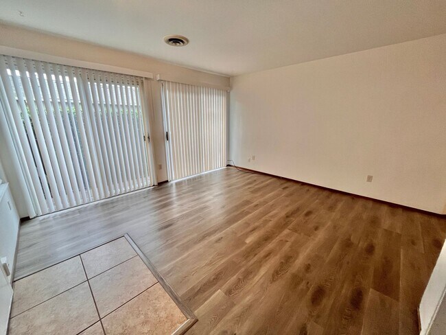 Foto del edificio - 3 Bedroom 2 Bath Duplex for Rent!