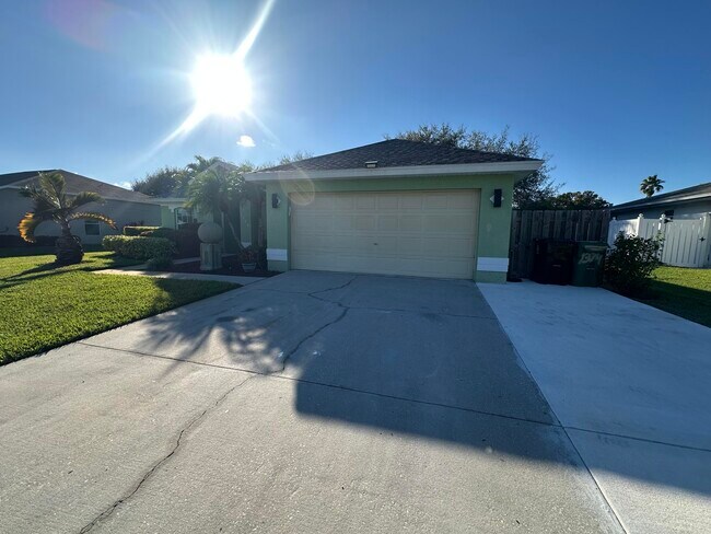 Foto del edificio - 1374 SE Concha St