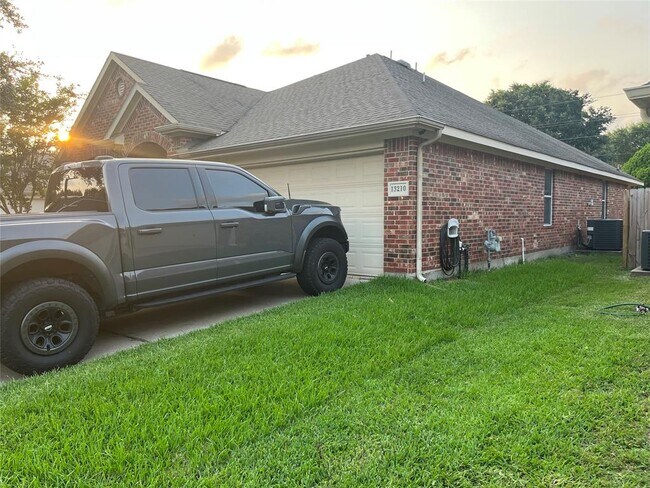 Building Photo - 13210 Wortham Brook Ln