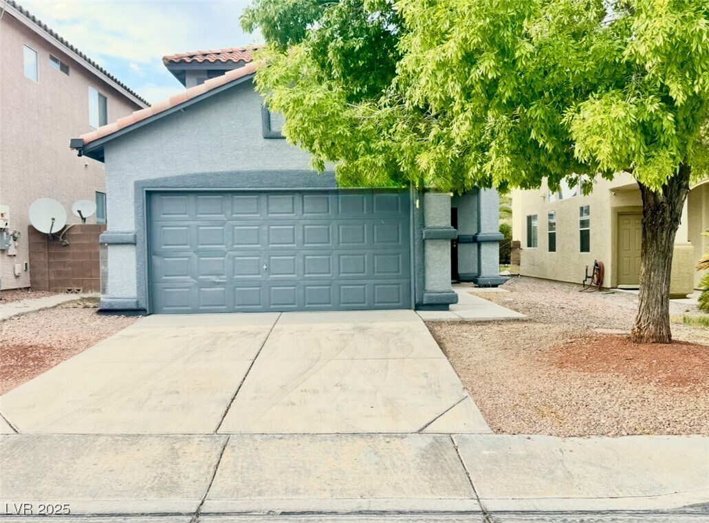 Foto principal - 8842 Sierra Linda Dr