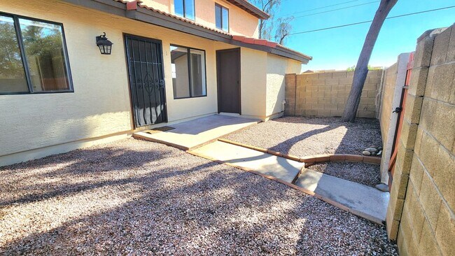Foto del edificio - 6131 E Greenway St