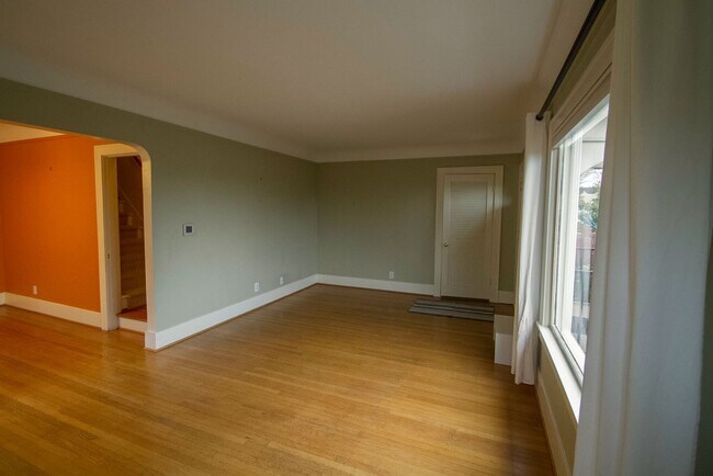 Foto del edificio - Beautiful Maple Leaf Home