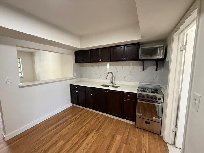 Foto del edificio - 6301 Moseley St