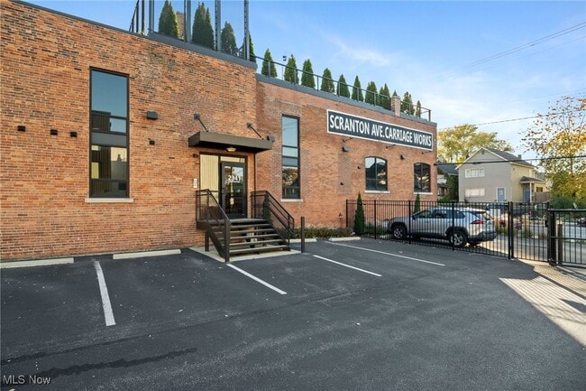 Foto del edificio - 2341 Scranton Rd