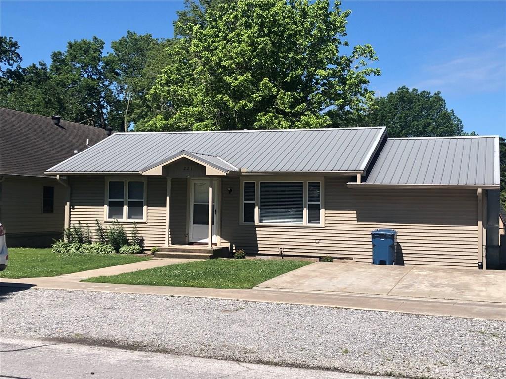 Primary Photo - 221 N Rust Ave