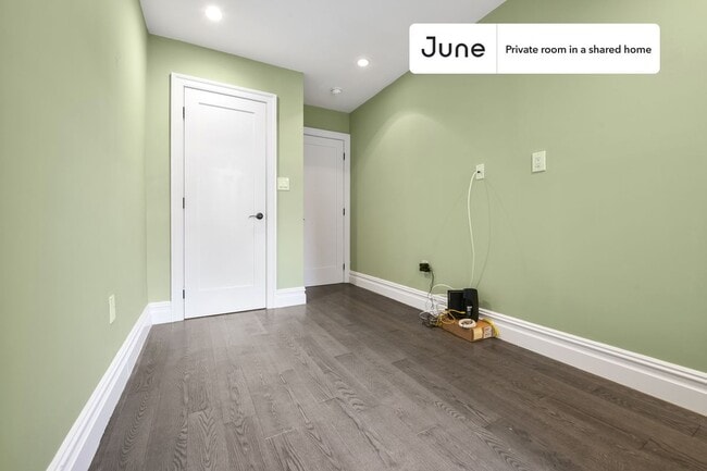 Building Photo - Room in Shared 3 bed/1 bath home