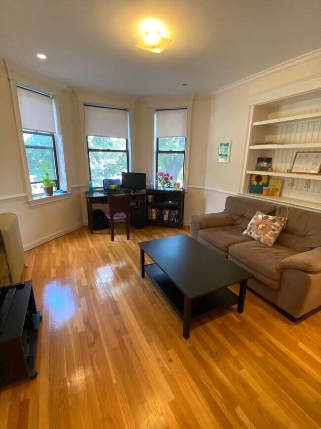 Building Photo - HOT BROOKLINE LISTING!!!!!