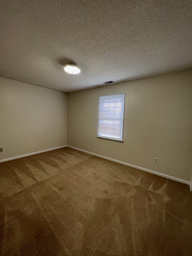 Foto del edificio - 300 Pineview Dr