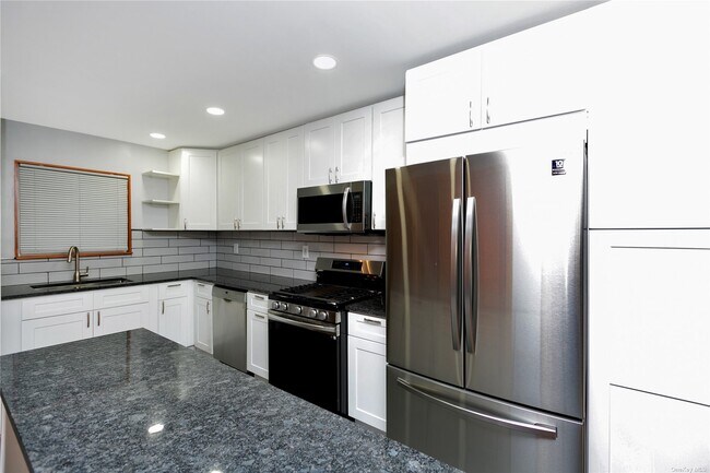 Building Photo - 437 Palisade Ave