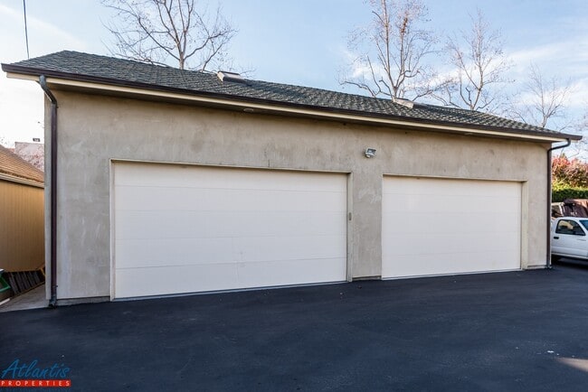 Building Photo - 811 Camden Ave