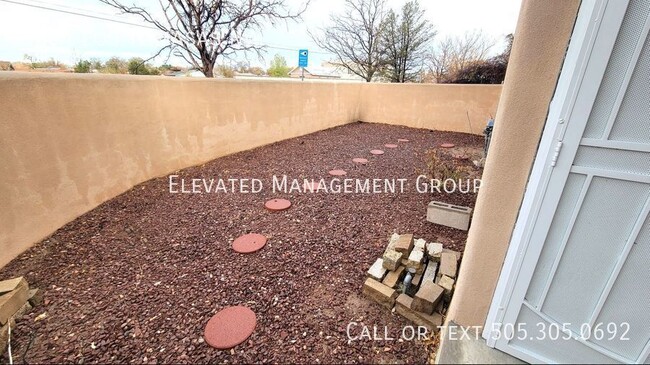 Building Photo - Great Near North Valley Home! No carpet! O...