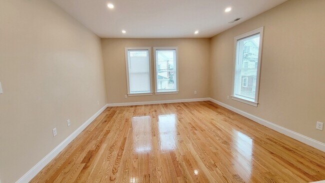 Foto del edificio - 64 Waverly St