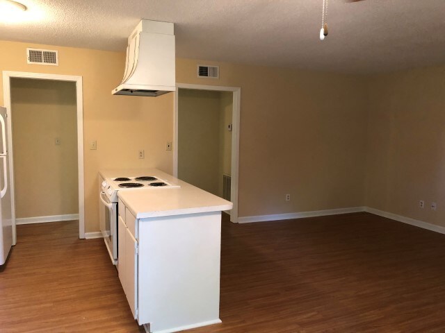 Building Photo - 100 Cord Dr