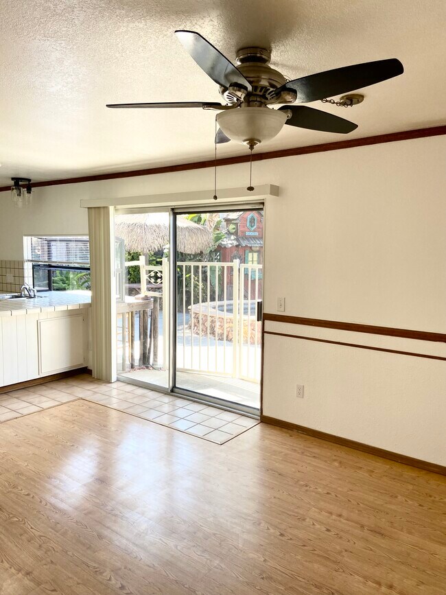 Dining - 9950 Sappington Ct