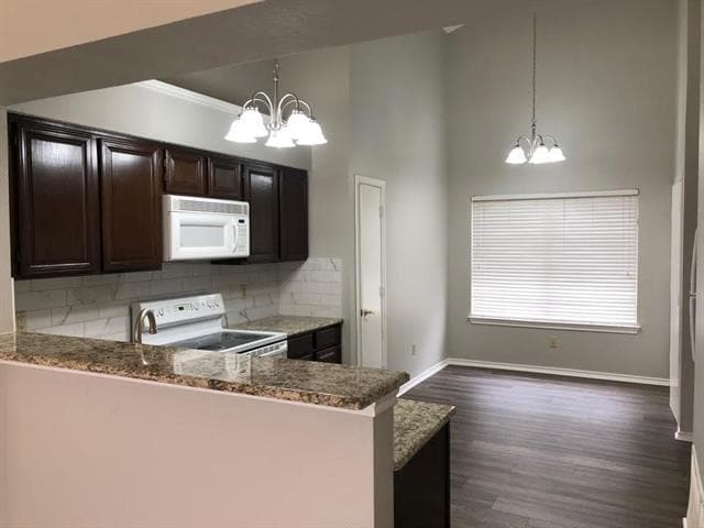 Foto del edificio - 512 Dove Creek Pl