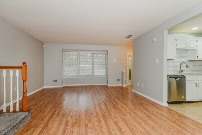 Building Photo - 2407 Beacon Hill Dr