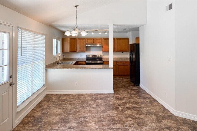 Building Photo - 4827 Rivertree Ln